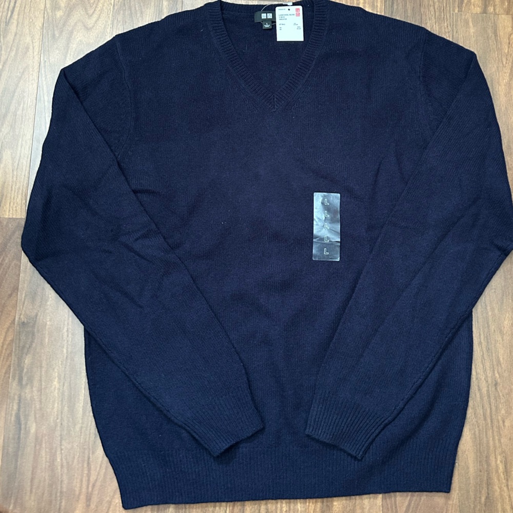 UNIQLO Men's Lambs wool Blend V Neck Navy Sweater Size L